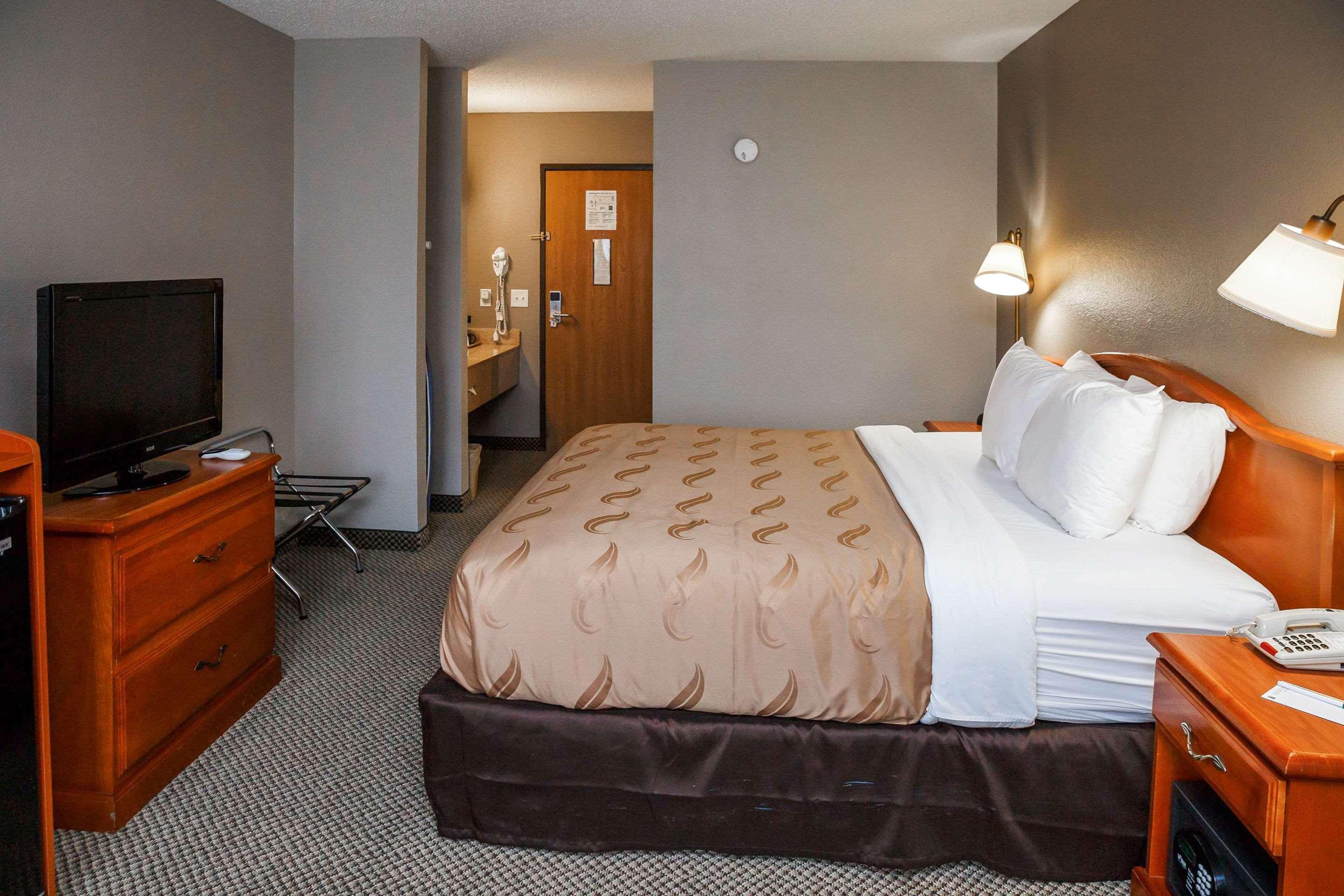 Quality Inn Burlington Near Hwy 34 Экстерьер фото