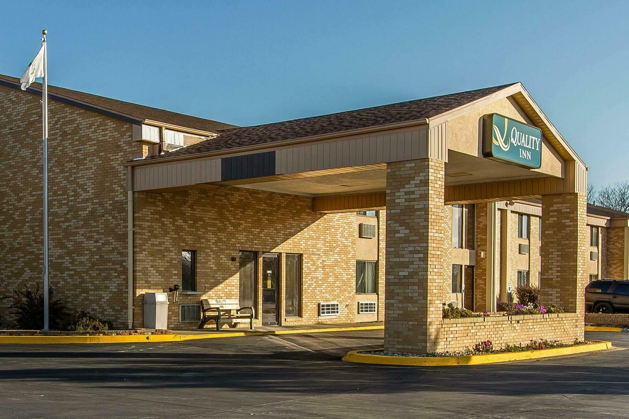 Quality Inn Burlington Near Hwy 34 Экстерьер фото