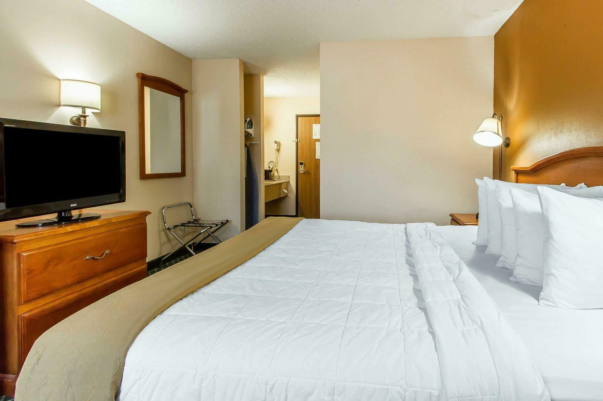Quality Inn Burlington Near Hwy 34 Экстерьер фото