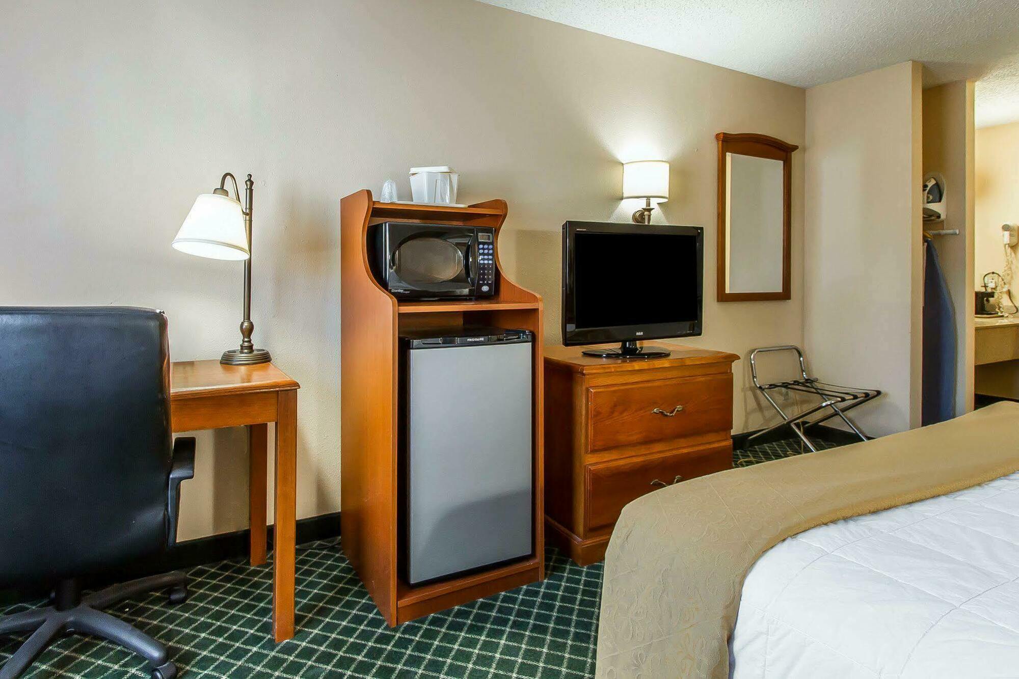Quality Inn Burlington Near Hwy 34 Экстерьер фото