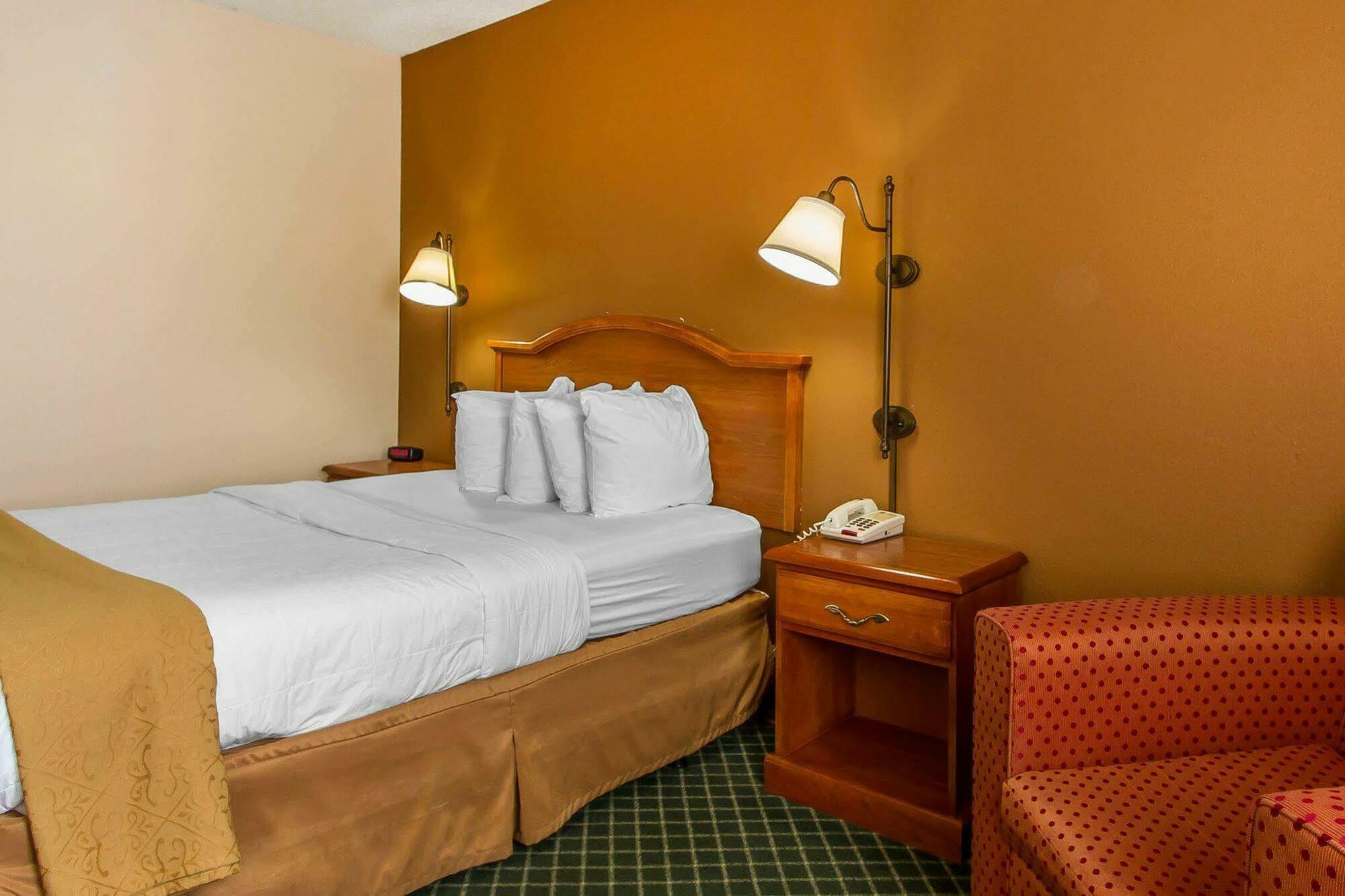 Quality Inn Burlington Near Hwy 34 Экстерьер фото